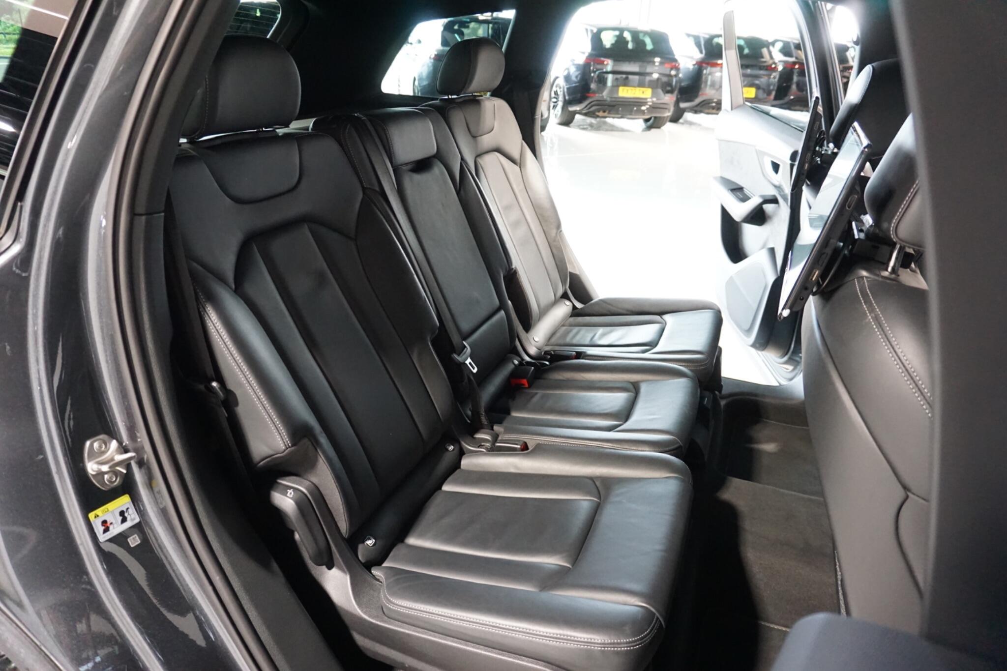 Audi Q7 3.0 TFSIe V6 55 Black Edition SUV 5dr Petrol Plug-in Hybrid Tiptronic quattro Euro 6 (s/s) 17.9kWh (381 ps)